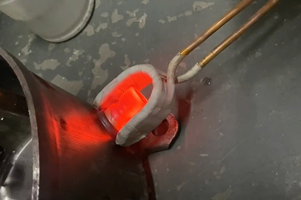 手持式高頻焊機，高頻加熱機它不單可以焊接銅管，還可以做熱處理