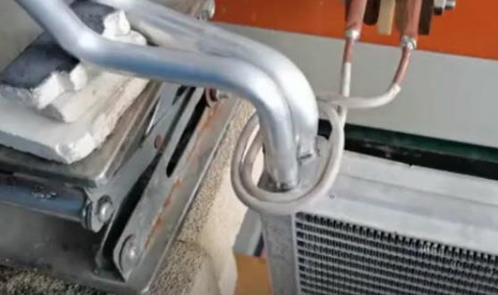 高頻焊機開合式香蕉视频污污釺焊 解決焊接後無法取出問題