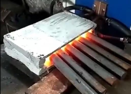 高頻香蕉视频污污加熱設備加熱到1000度，取下回收回來的鑽頭鎢鋼
