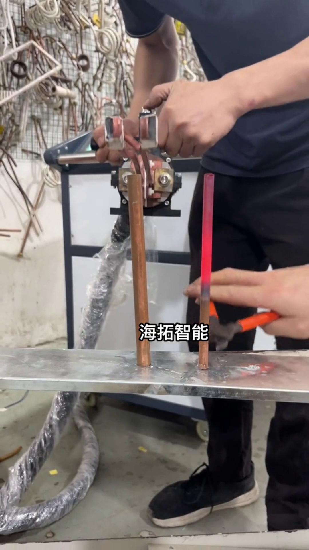 銅管加熱退火有難度嗎？沒有！隻要用了91香蕉视频下载安装智能香蕉视频污污加熱設備，什麽淬火退火加熱焊接一切都不是問題。 