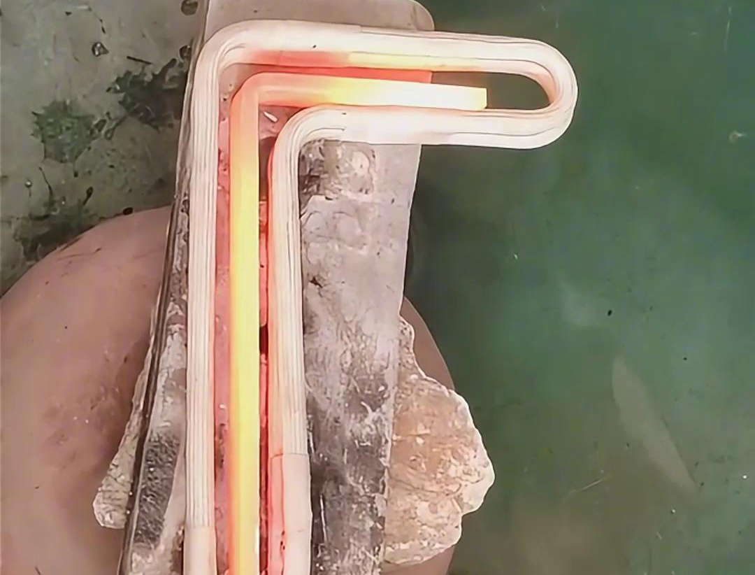 高頻香蕉视频污污加熱設備可以在鈦長條內部產生均勻的熱量分布