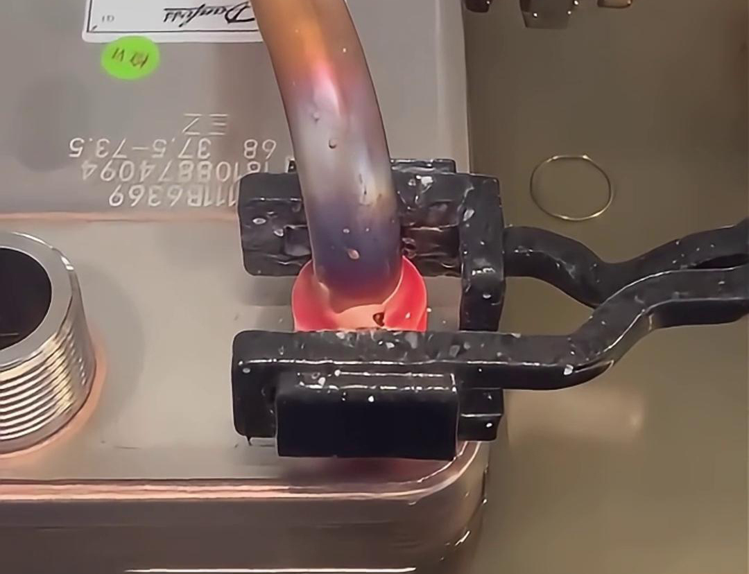 手持式高頻焊機，它在散熱器銅鋁焊接領域表現出色