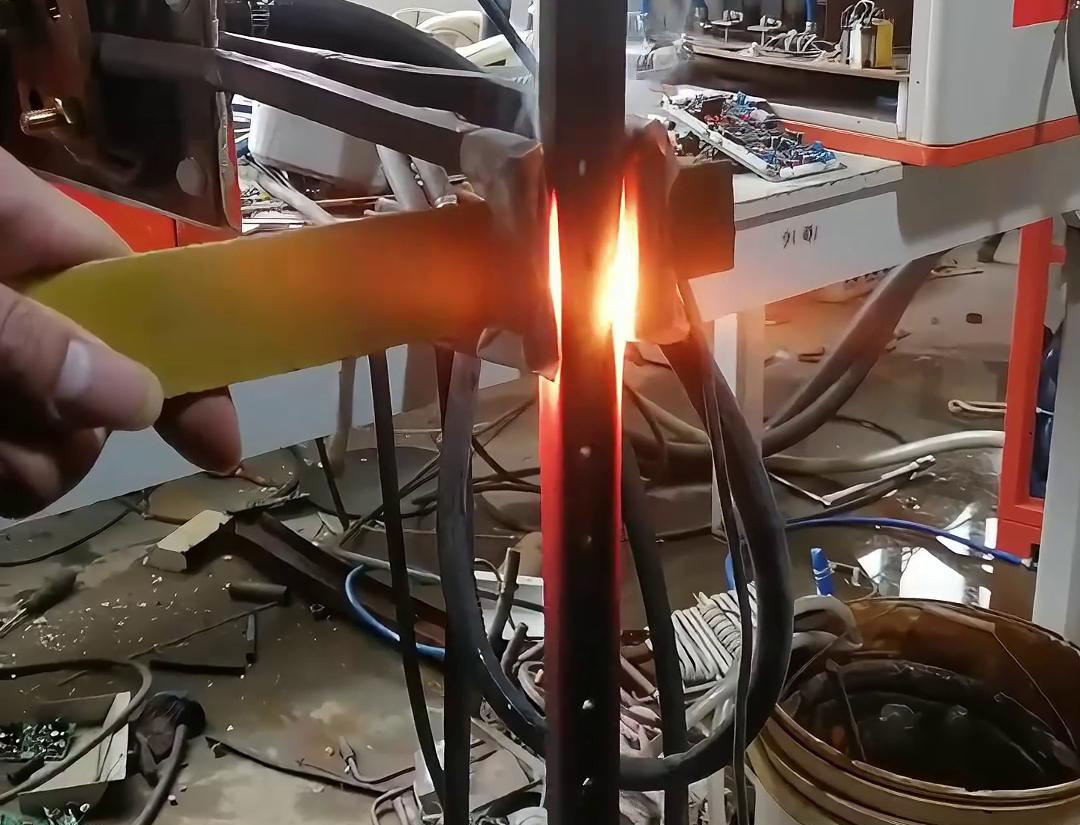 適用超高頻淬火機對導軌淬火試驗，驗證淬火是否能達到工藝要求