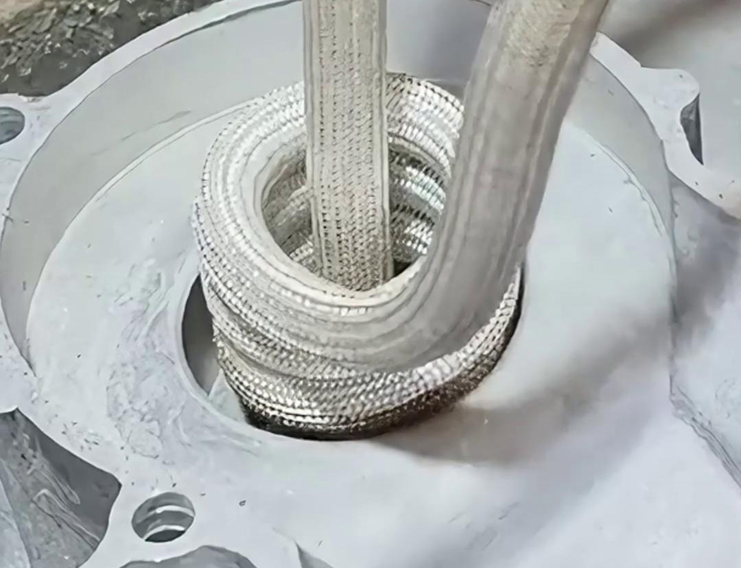 鋁殼外殼內孔類的加熱設備，而高頻加熱機無疑是一個值得考慮的選擇