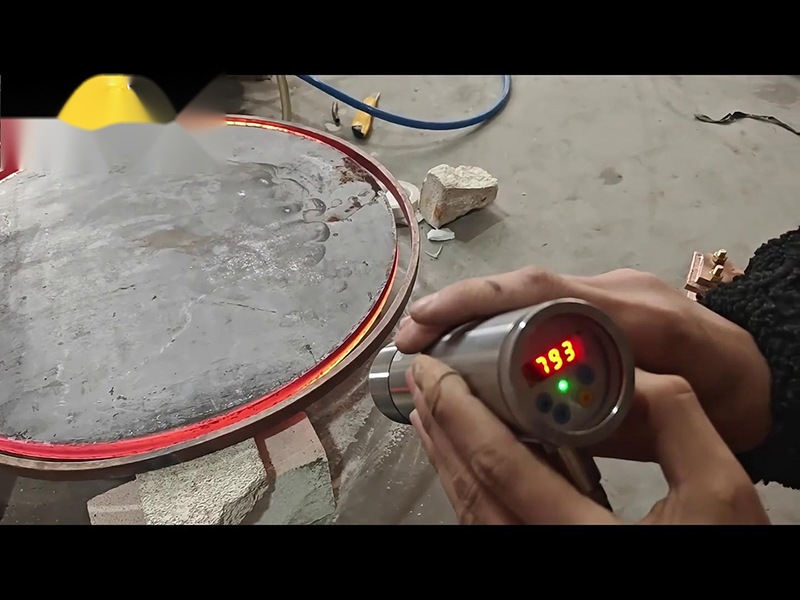 160KW超音頻香蕉视频污污加熱設備完全有能力將直徑700mm、厚度20mm的圓形鋼餅加熱到900度