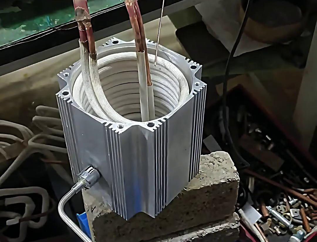 中頻香蕉视频污污加熱設備在電機外殼加熱熱裝中的應用(圖2) 中頻香蕉视频污污加熱設備在電機外殼加熱熱裝中的應用(圖2)