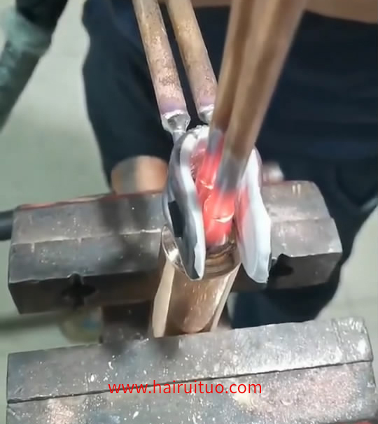 銅管焊接用手持高頻香蕉视频污污加熱設備，高頻焊機