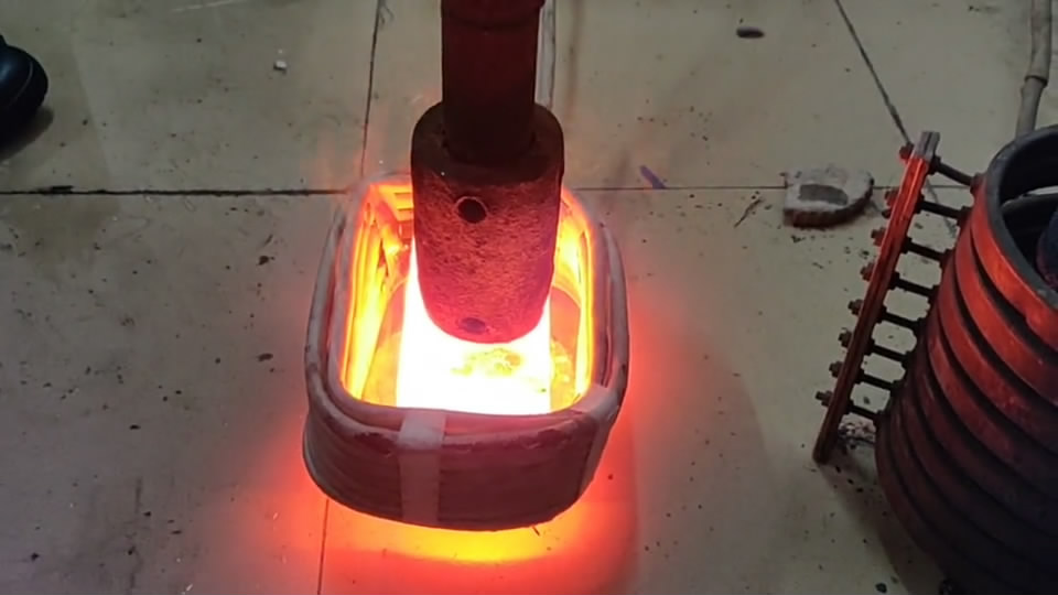 中頻香蕉视频污污加熱設備對鑄鐵加熱