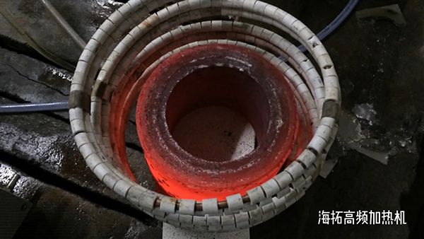 高頻香蕉视频污污加熱設備加熱大型鐵管試樣