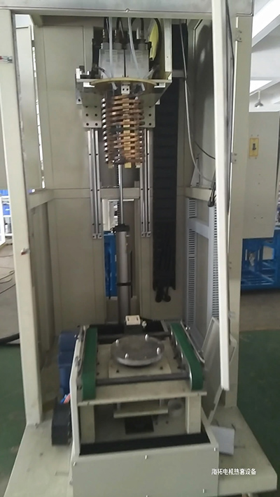 搭配中頻香蕉视频污污加熱設備的電機熱套的全自動設備