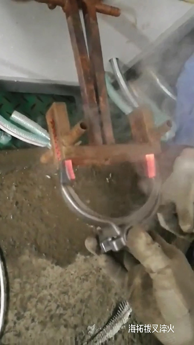 高頻加熱機 撥叉淬火，1.7秒一個，質量杠杠滴