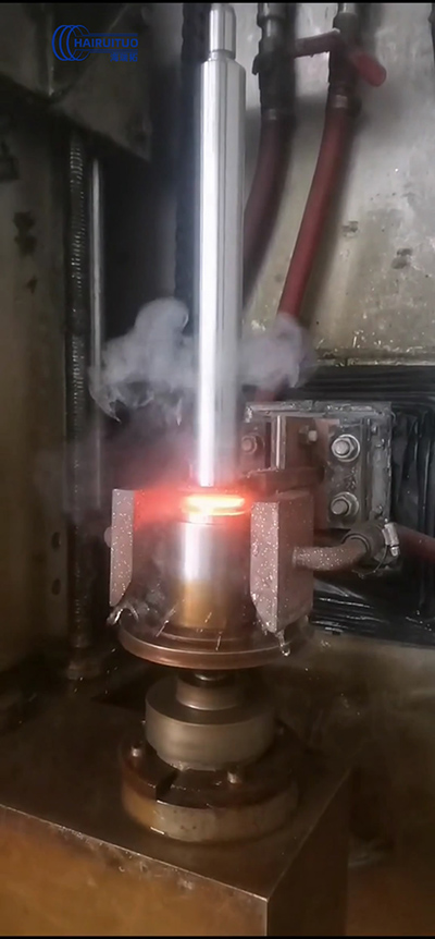 軸淬火用高頻淬火機床，瞬間900度