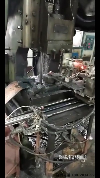 超音頻香蕉视频污污加熱設備配合機械傳送帶對加熱鐵棒鍛造
