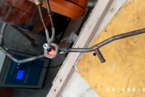 手持式高頻焊機搭配工業機器人與香蕉视频污污釺焊的完美融合
