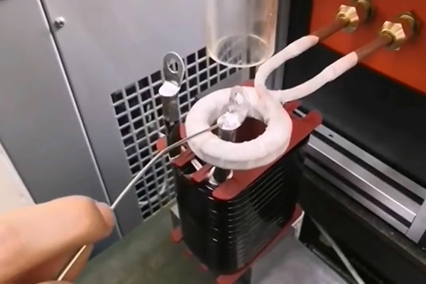 高頻香蕉视频污污釺焊機焊接線纜接頭
