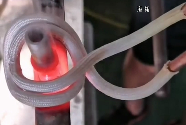 高頻焊機實現不鏽鋼管焊接，用的是銅焊料