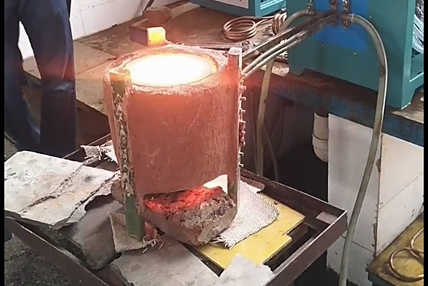如何操作電加熱爐？
