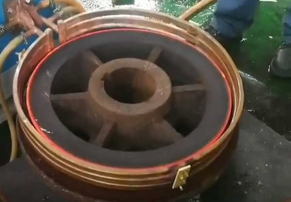 淬火機淬火時無需人工操作，淬火一鍵完成，節約人力成本。