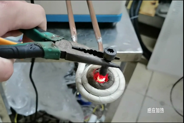 香蕉视频污污加熱升溫速度快，一秒燒紅金屬材料